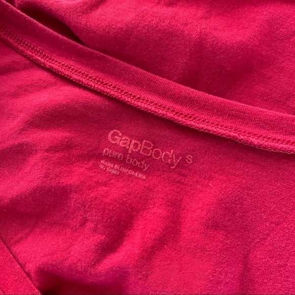 Gap Body Distressed V-Neck Tee - Picture 10 of 10